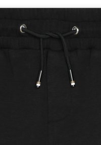 Pantaloni jogging neri in tessuto tessurizzato, con vita elastica e coulisse dotata di occhielli metallici e dettagli decorativi.
