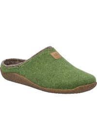 Zielone filcowe klapki o gładkiej fakturze, brązowa korkowa podeszwa, zaokrąglony kształt i mały skórzany akcent z boku.