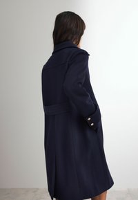 Next DOLLY - REGULAR FIT - Pitkä takki - navy blue