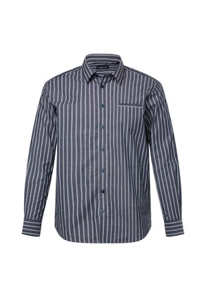 Pruhovaná košile s dlouhým rukávem ve tmavě modré barvě s vertikálními světle růžovými a bílými pruhy. Má límeček a detail kapsy na prsou.