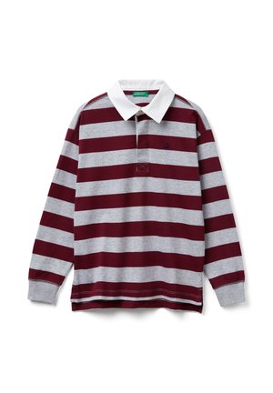 Rugby tričko s dlouhým rukávem a horizontálními pruhy v barvách bordó a šedé, s bílým límečkem a malým tmavým logem na hrudi.