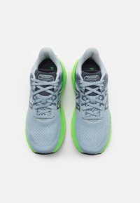 New Balance FRESH FOAM X MORE V4 - Sapatos para corrida em estrada - blue