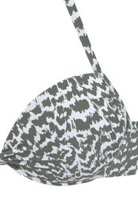 Groene en witte bikini-top met een patroon, met een gevormde cupdesign, verstelbare banden en een geplooid stofdetail aan de basis.