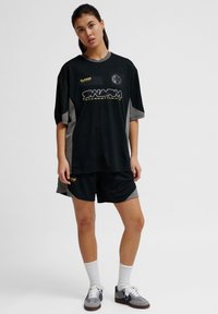 Hummel - LOOSE CORER - Print T-shirt - black Thumbnail Image 1