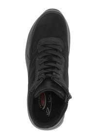 Black sneaker made of suede and synthetic material, featuring a lace-up closure, textured accents, and a subtle logo on the insole.