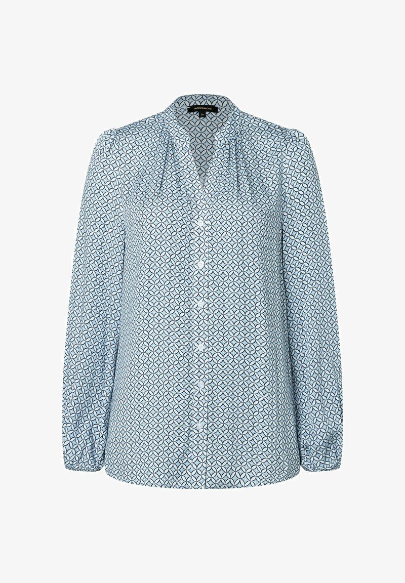 Lichtblauwe blouse met knoopsluiting, voorzien van een geometrisch patroon, lange mouwen en geplooide details op de schouders. Gemaakt van lichte stof.