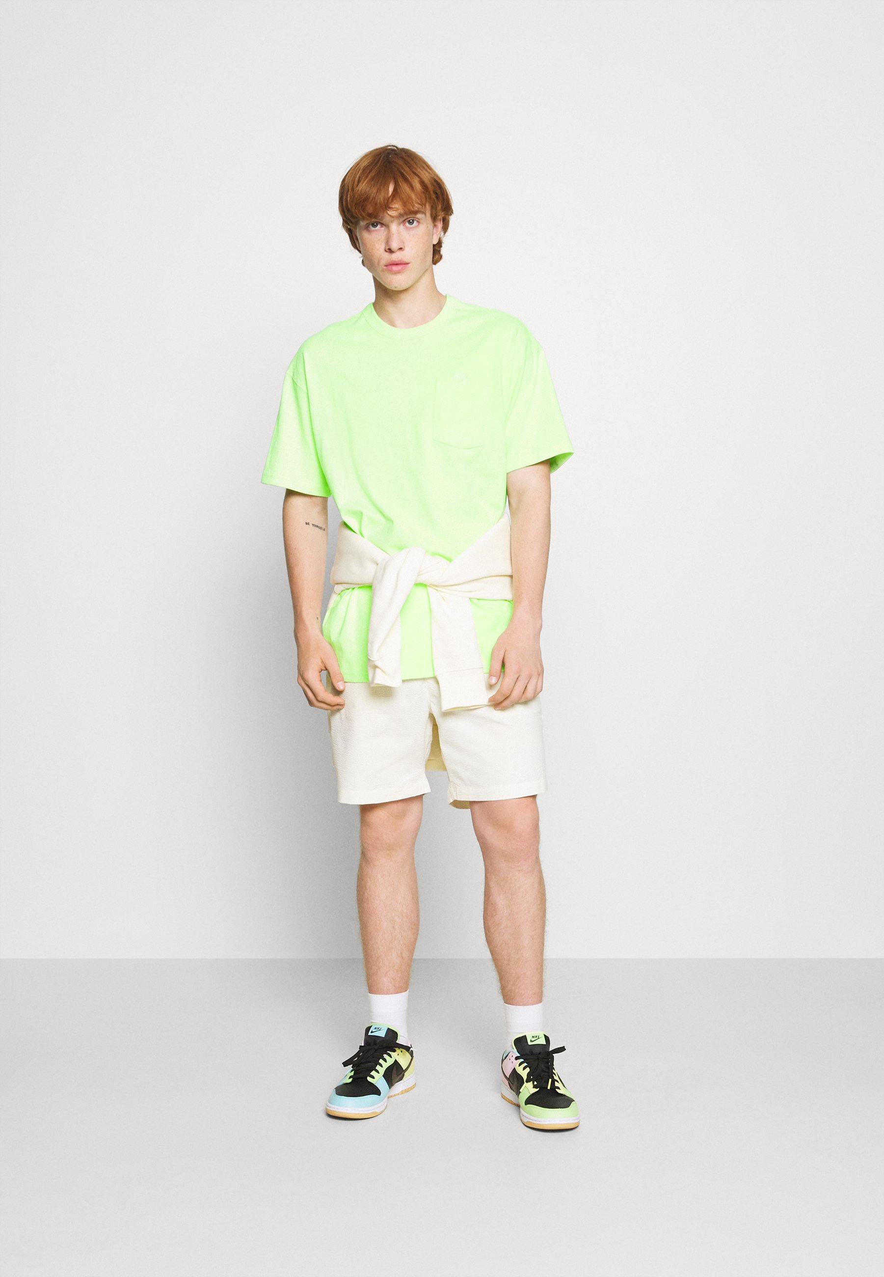 Nike Sportswear TEE POCKET - Basic T-shirt - liquid lime/neon yellow -  Zalando.ie