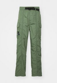 PANTS - Pantaloni cargo - sage green