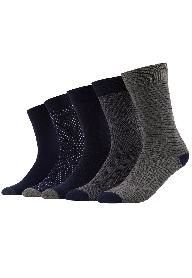 Fünf Paar Socken in dunkelblauen und grauen Tönen. Merkmale sind uni, gepunktete und gerippte Muster mit kontrastierenden Farben an Zehen und Bündchen.