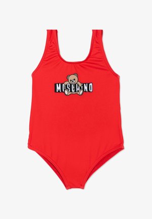 Rood eendelig badpak met een afbeelding van een teddybeer en de tekst "Moschino" centraal op de borst.