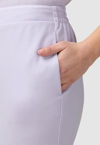 Oltre IN STRETCH - Pantaloni - viola