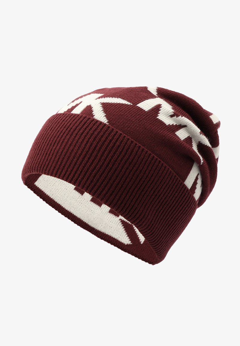 Bonnet en tricot bordeaux avec un motif géométrique blanc ; il présente un bord-côte et une texture douce ; conçu pour épouser parfaitement la tête.