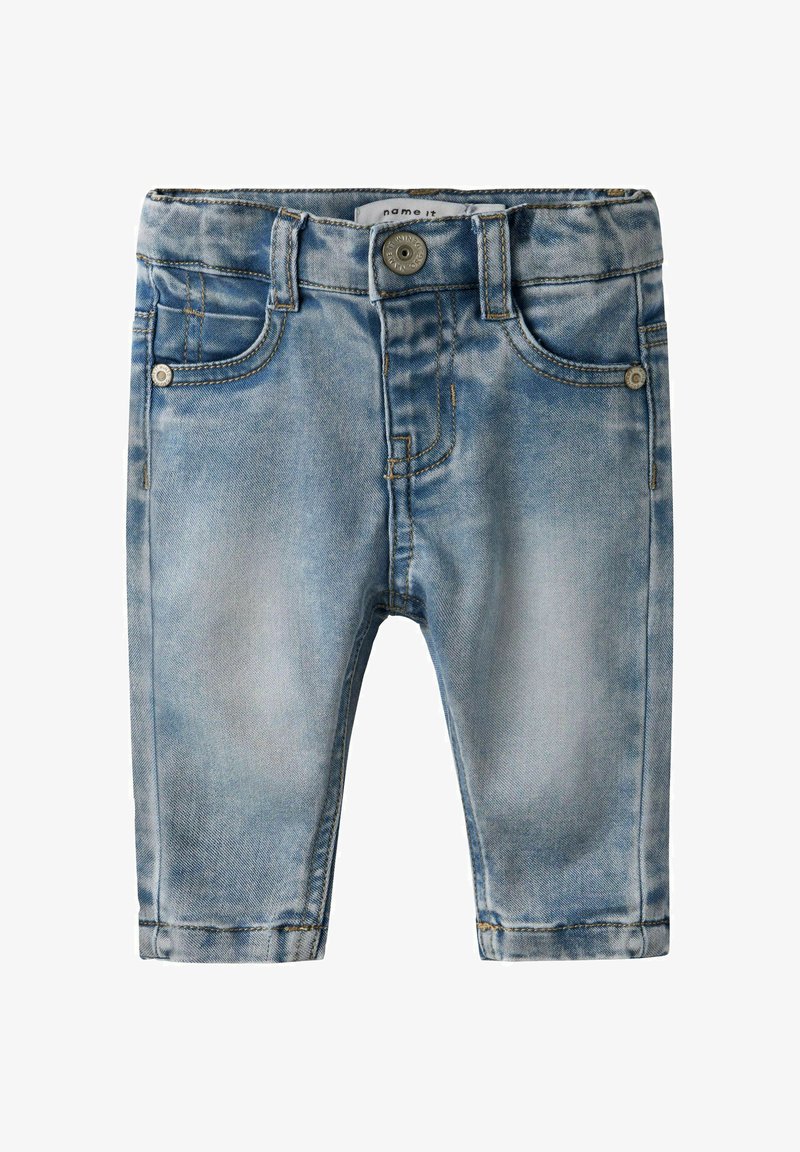 Lyseblå denimbukser med en falmet finish. Har frontlommer, knappestenging og sydd detaljering langs sømmene.