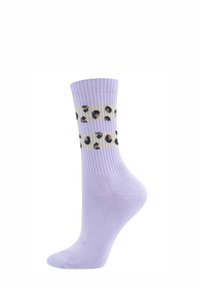 Chaussette violette avec un haut côtelé, ornée d'une bande beige avec des taches de léopard noires. Fabriquée en tissu doux, elle possède un talon et un orteil renforcés.