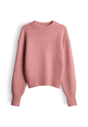 Maglione rosa cipria a coste morbido con maniche lunghe, collo a giro e orlo leggermente accorciato, mostrato su sfondo bianco.
