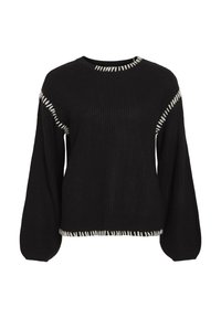 Čierny pletený sveter so voľným strihom, ktorý má okrúhly výstrih a biele šitie pozdĺž ramien a lemu. Dlhé, nadýchané rukávy.