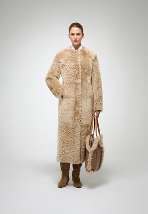 Wintermantel - light brown