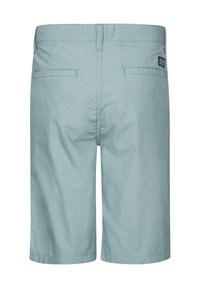 Shorts bleu clair en coton. Comprend deux poches arrière et une ceinture avec une étiquette discrète. Texture lisse avec un ourlet droit.