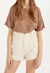 Bershka Shorts vaqueros - beige