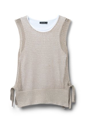 Gilet smanicato beige lavorato a maglia con lacci laterali, indossato sopra una maglietta bianca a girocollo, vista frontale su uno sfondo bianco.