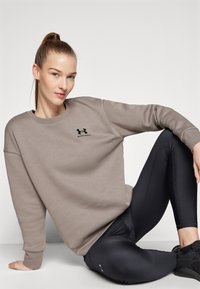 Under Armour ESSENTIAL CREW - Mikina - taupe dusk/white