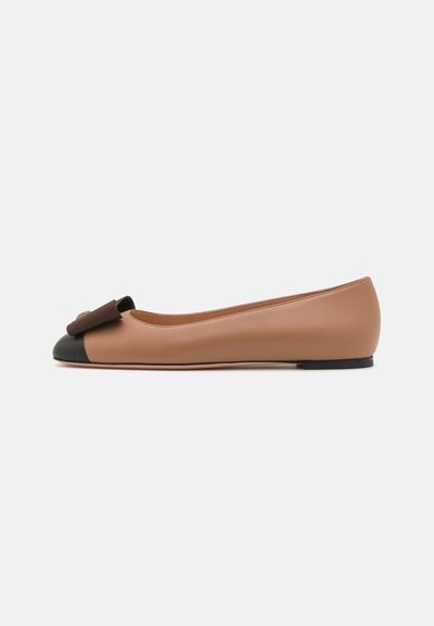 Bally Ballerinasko - praline/black
