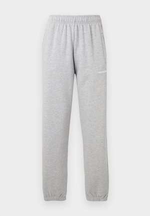 Pantalons de jogging gris en tissu doux, avec une taille élastique, des chevilles resserrées et une poche latérale. Logo imprimé sur la cuisse gauche.