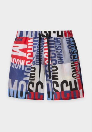 Short de bain homme coloré avec des blocs rouges, bleus, blancs et noirs et motif de texte répété "MOSCHINO" avec taille élastique noire à cordon.