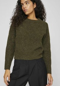 VILA RÜCKENFREIER - Pulover - ivy green
