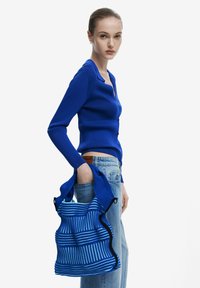 Desigual MEDIUM PERFORATED - Kabelka - blue