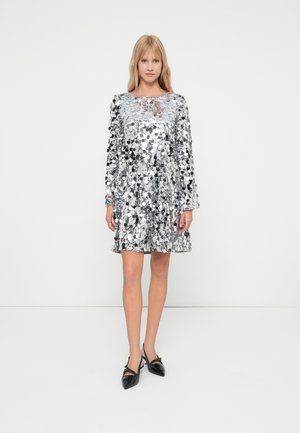 VICHAYA BOATNECK SHORT DRESS - Robe de soirée - silver-coloured