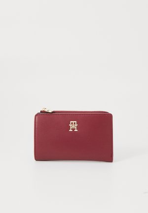 DISTINCT - Wallet - raspberry truffle