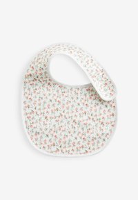 Bavaglino con motivo floreale realizzato in tessuto morbido; presenta una forma curva, chiusura a scatto e uno sfondo bianco con fiori rosa e verdi.