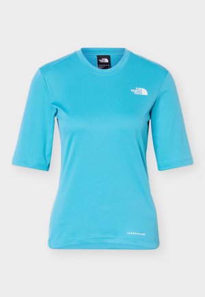 T-shirt de sport à manches courtes bleu clair avec col rond, logo The North Face sur la poitrine et texte "Lightrange" près de l'ourlet.