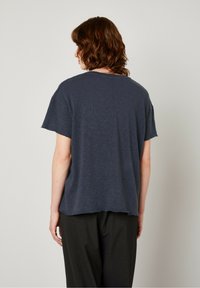 American Vintage Paprasti marškinėliai - navy blue vintage