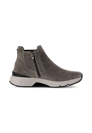 Grauer Wildleder-Knöchelstiefel mit seitlichem Reißverschluss, dicker weißer Sohle und schwarzem Profil, von außen auf weißem Hintergrund gezeigt.