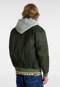 Vans SCRIPTED - Mezisezónní bunda  - dark green