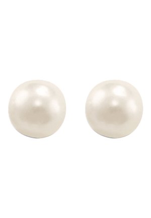 Paire de boucles d'oreilles clous en perles blanches rondes avec des surfaces lisses et brillantes sur un fond blanc uni.