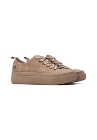 Zapatillas beige con cordones, con parte superior de ante texturizado, suela de goma y puntera reforzada. Cuenta con cordones planos y un lazo en el talón.