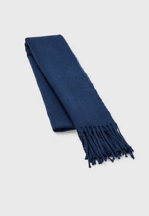 Écharpe bleu marine pliée avec tissu texturé et extrémités à franges sur un fond uni gris clair.