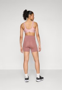 Under Armour MIDDIE SHORT - Tights - maroon mist/dark maroon