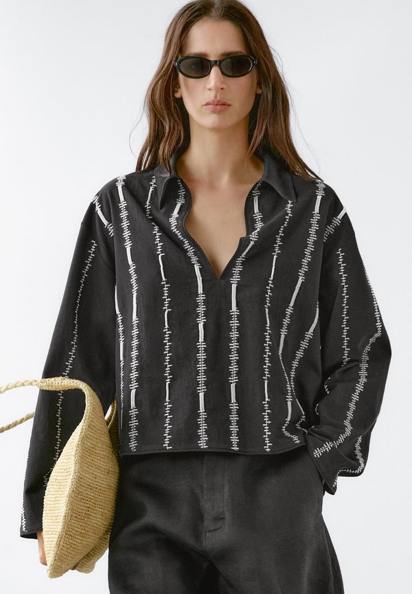 WITH EMBROIDERY - Bluse