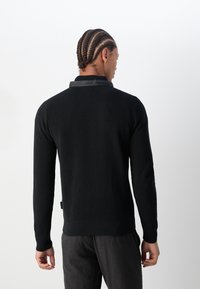 INDICODE JEANS Strickjacke - black