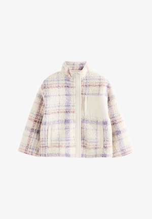 Krémová sherpa bunda s fialovým a ružovým károvaným vzorom, stojacím golierom, predným zipsom, dvoma bočnými vreckami a náprsné vrecko s textilným detailom.