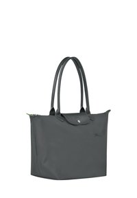 Borsa tote grigia con una finitura liscia e opaca, dotata di manici a doppio texture, una chiusura a scatto e un piccolo dettaglio del logo sul lato.
