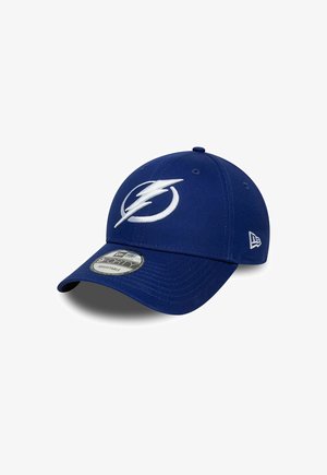 Cappellino da baseball blu in tessuto, con logo a fulmine bianco ricamato. Cinturino regolabile, visiera di media grandezza, design strutturato.