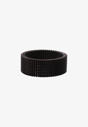 Schwarzes geflochtenes Mesh-Armband mit einer glatten, zylindrischen Form; strukturierte Oberfläche mit verflochtenen metallischen Fäden.