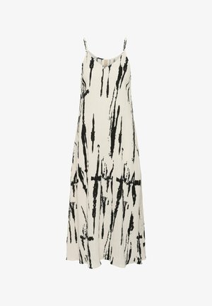 Langes weißes Spaghettiträgerkleid mit schwarzen abstrakten vertikalen Pinselstrichmustern und einer fließenden Silhouette.