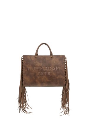 Borsa a mano in pelle marrone presenta il testo impresso "RUE MADAM PARIS", dettagli in frange e cuciture decorative sui lati. Due manici superiori.