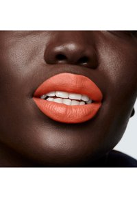 Smashbox BE LEGENDARY PRIME & PLUSH LIPSTICK różowy